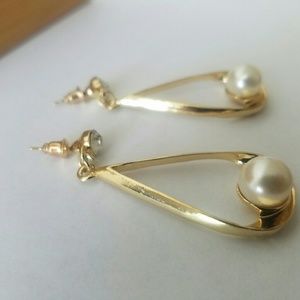 Gold pearl earrings